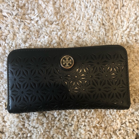 TORY BURCH Robinson Floral Perforated Wallet - Picture 4 of 8